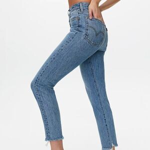 LEVI'S Wedgie Skinny Cut Off Medium Wash